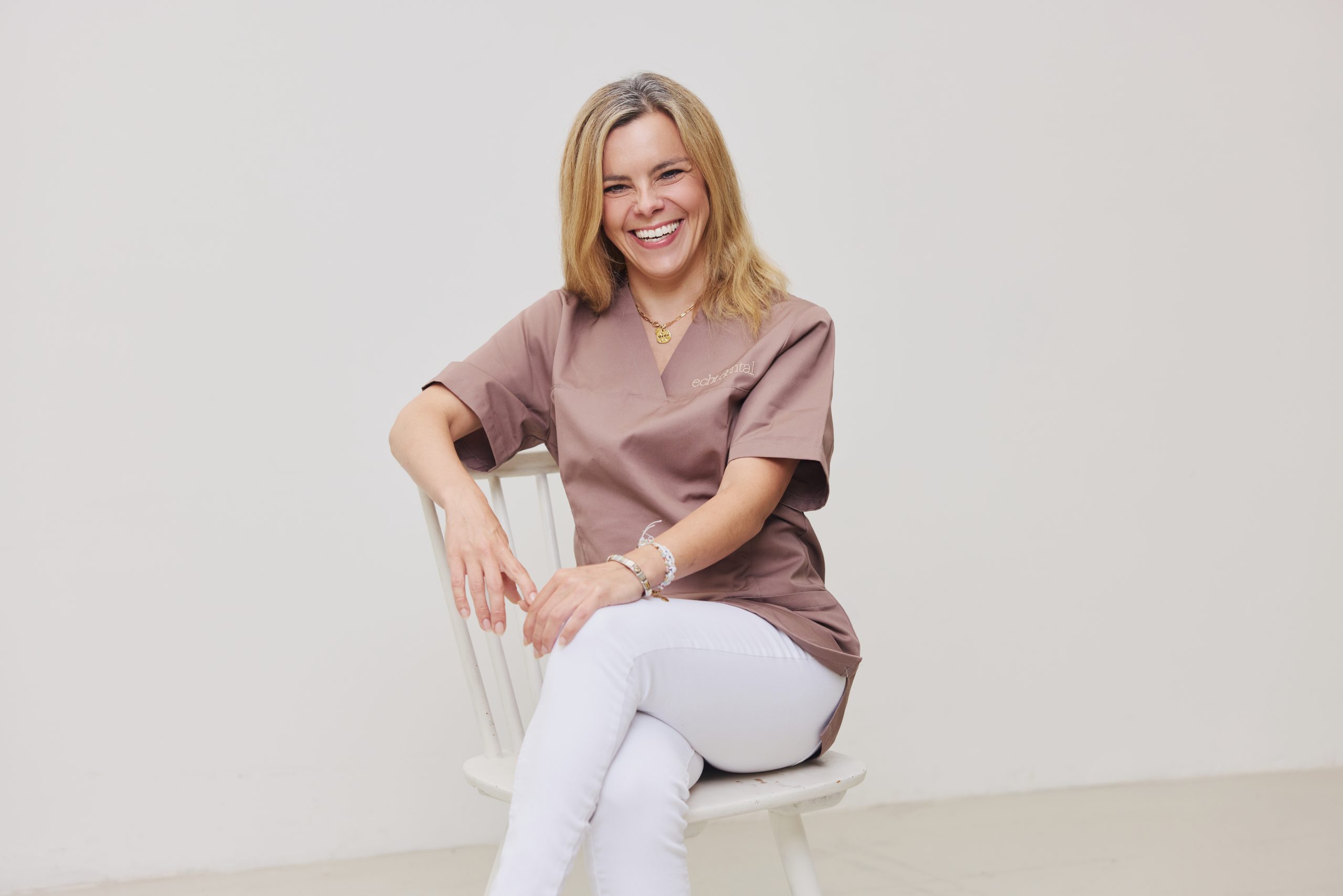 ZFA Elisabetta Bussetti, zahnmedizinische Fachangestellte in der Zahnarztpraxis echt.dental in München-Obermenzing