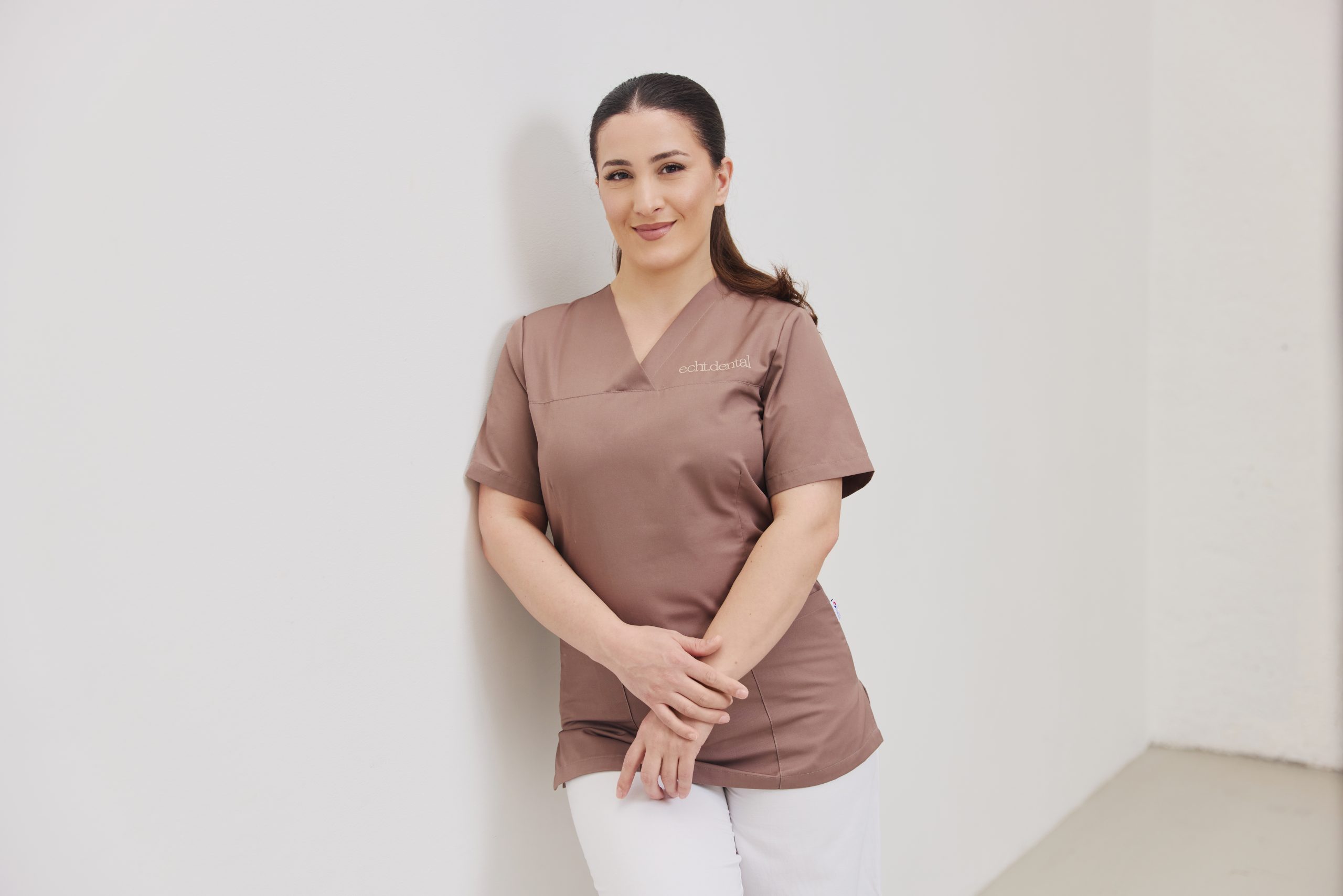 ZFA Shqipdona Krasniqi, zahnmedizinische Fachangestellte in der Zahnarztpraxis echt.dental in München-Obermenzing